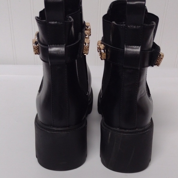 Cushionaire MemoryFoamSleek Black Chelsea Juliet Ankle Boots with Elastic Panels - Picture 4 of 12